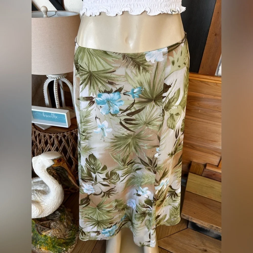 Unknown brand size 10 skirt green flower pattern pre loved long skirt - Picture 3 of 9